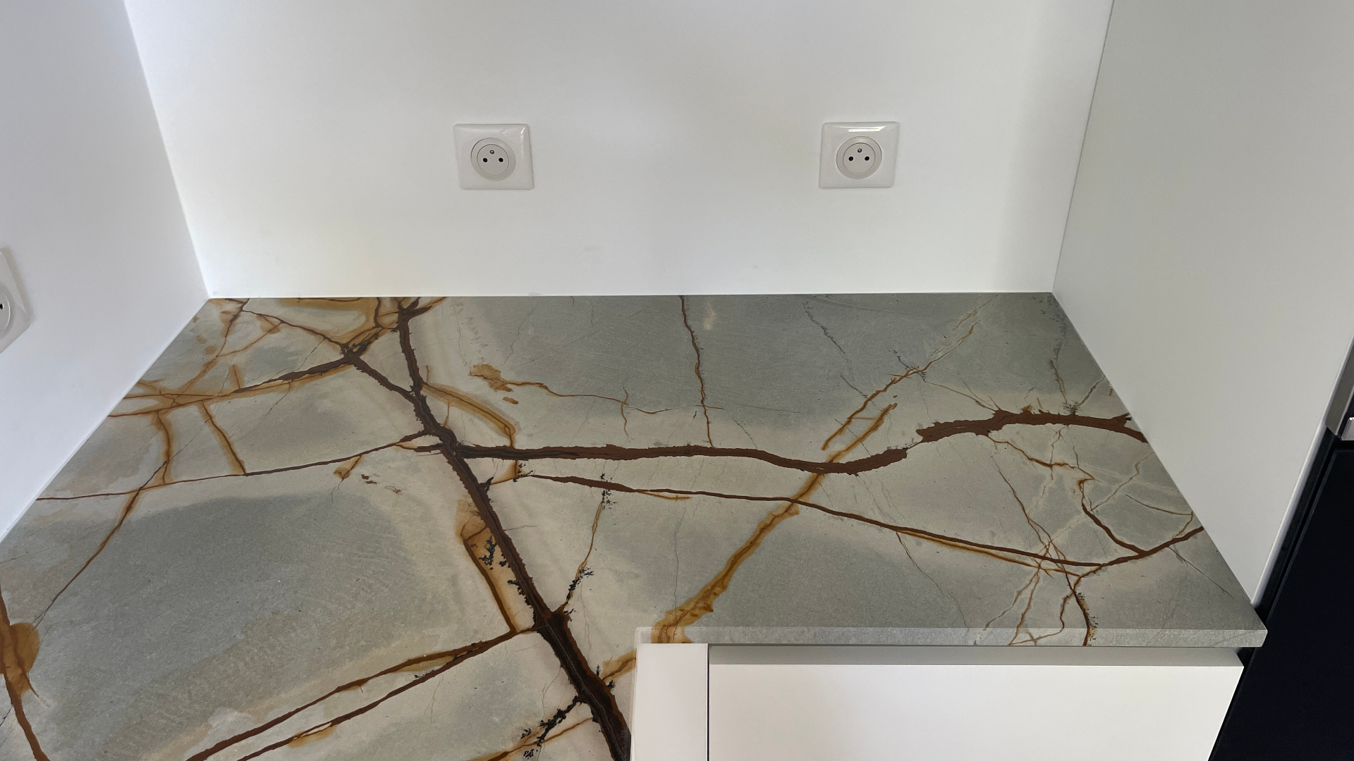 Plan marbre veiné sur mesure