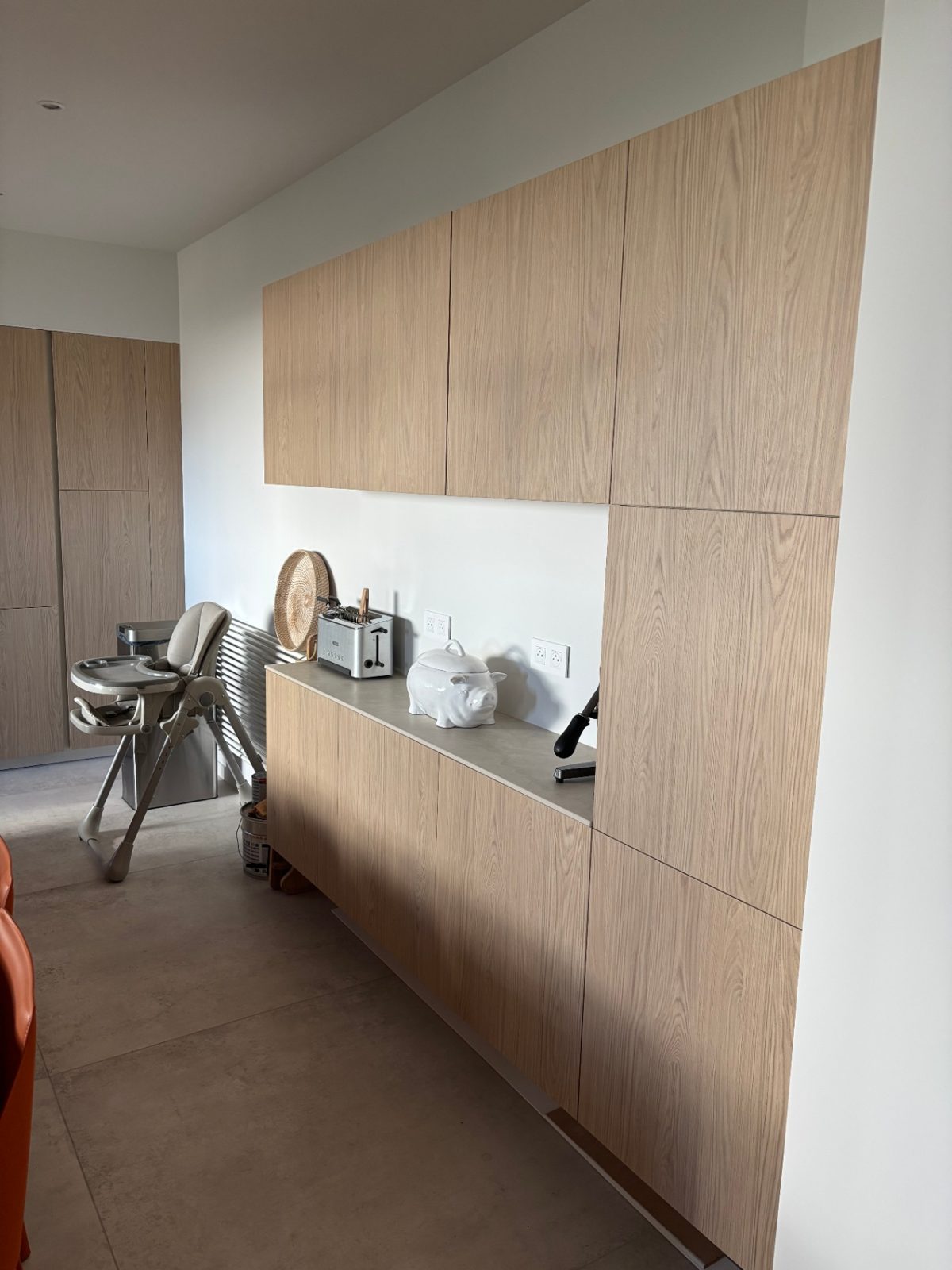 Cuisine bois clair, buffet minimaliste