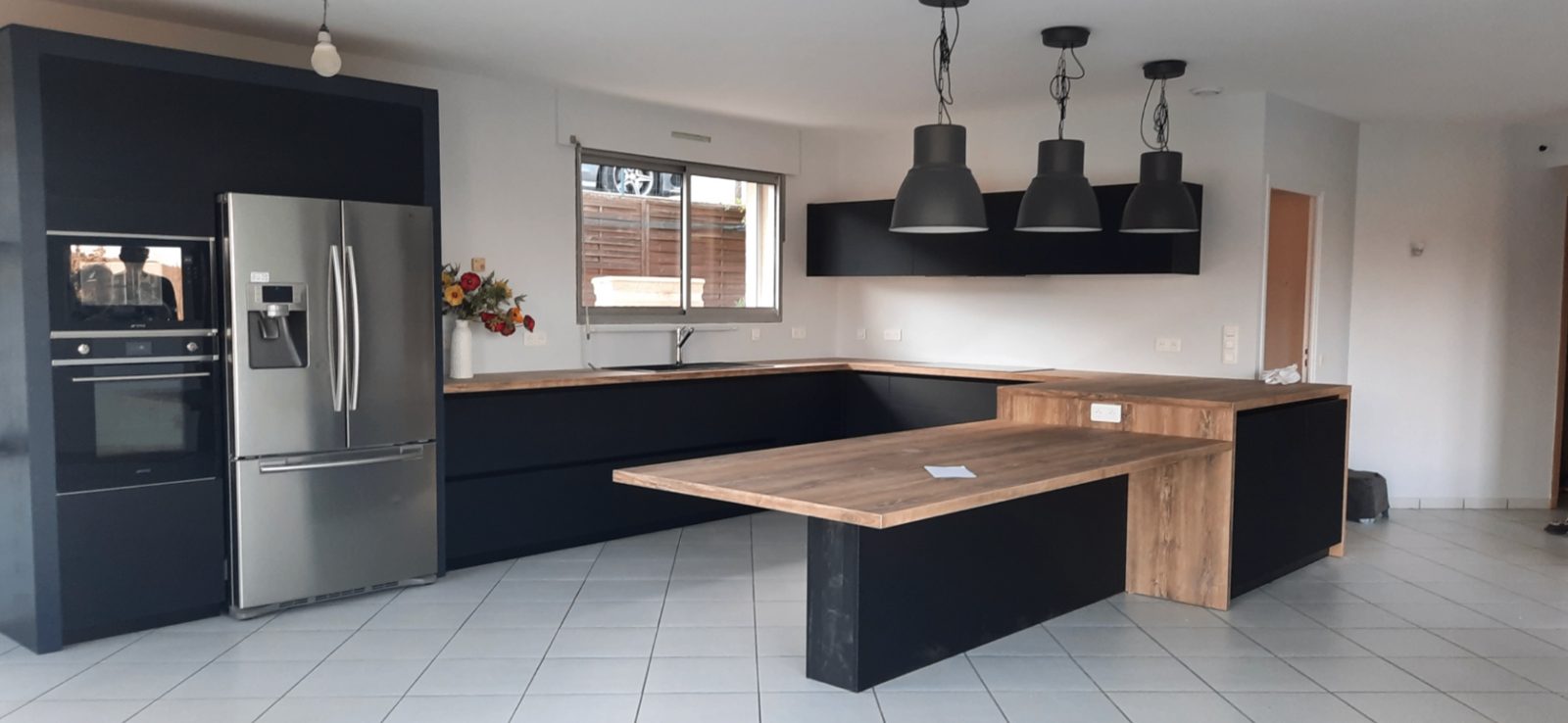 Cuisine noire, plan bois